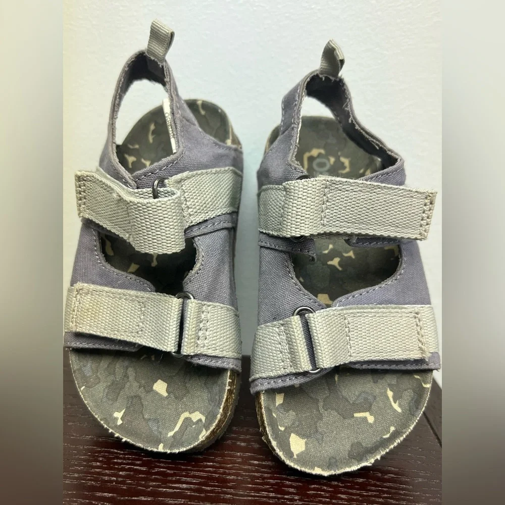 OshKosh B’gosh- Kids canvas strap sandals- Grey/Blue,‎ Pre-Owned, Size:9